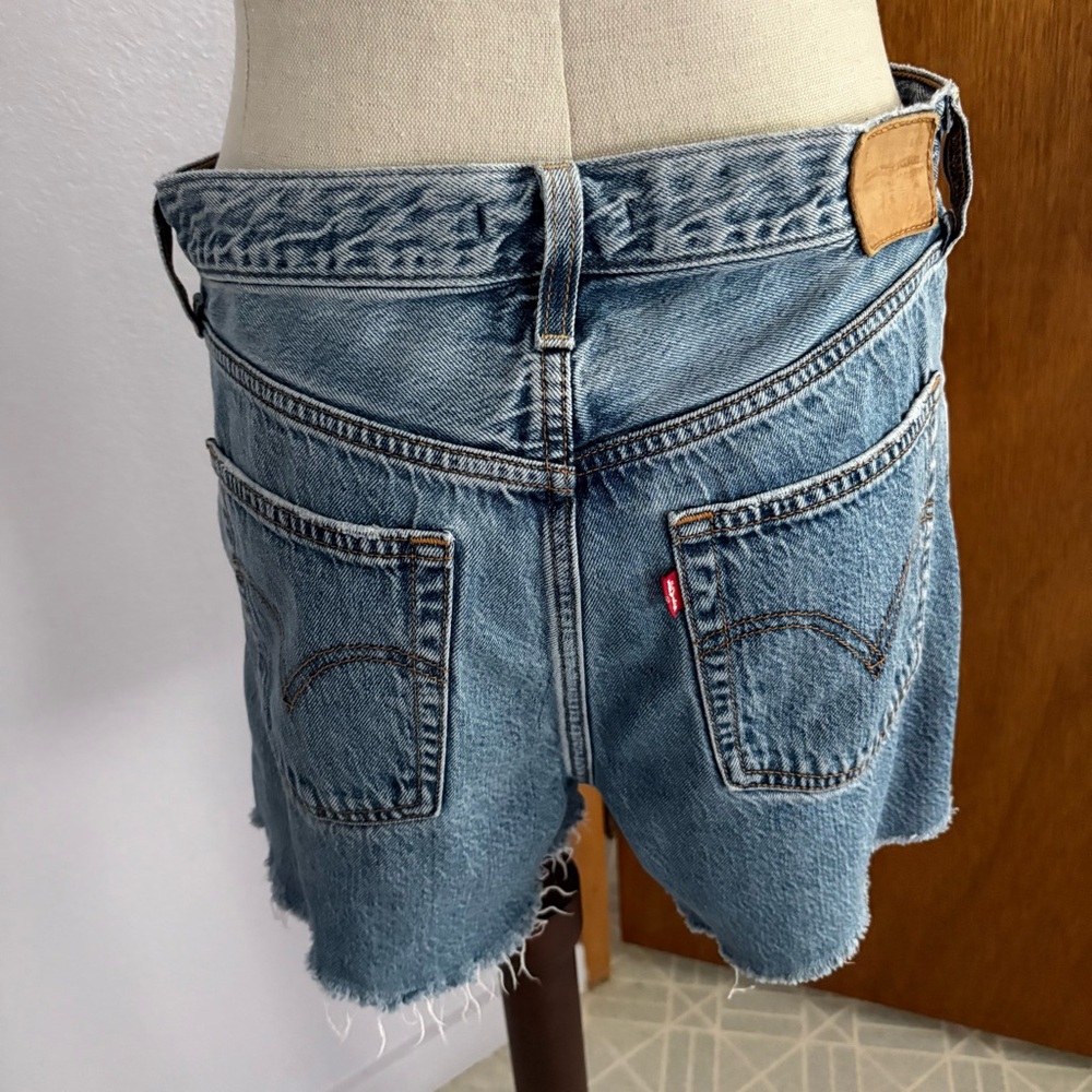 SOLD LEVIS sz 30 Rib Cage Shorts Medium Blue Denim Jeans Shorts Button Fly - Picture 3 of 10